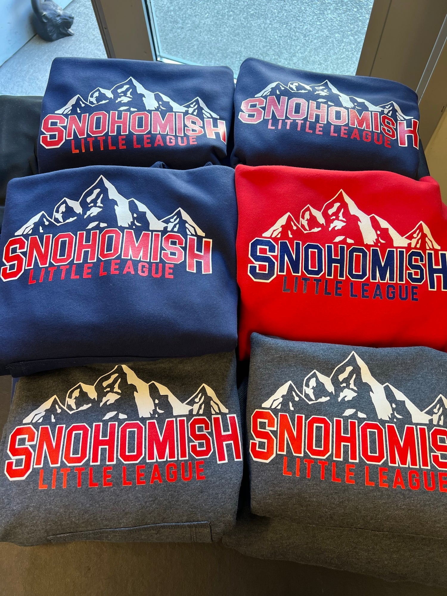 Sweatshirts with Snohomish written on front and mountain background